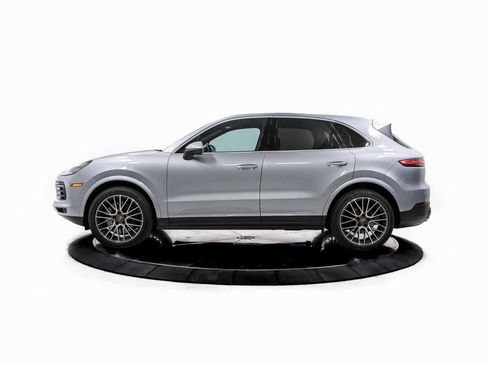 Certified 2022 Porsche Cayenne S image 2