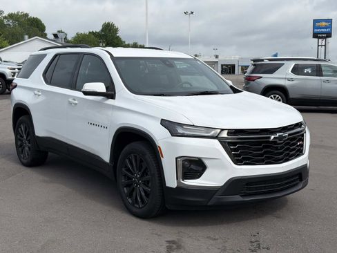 Certified 2023 Chevrolet Traverse RS FWD image 1