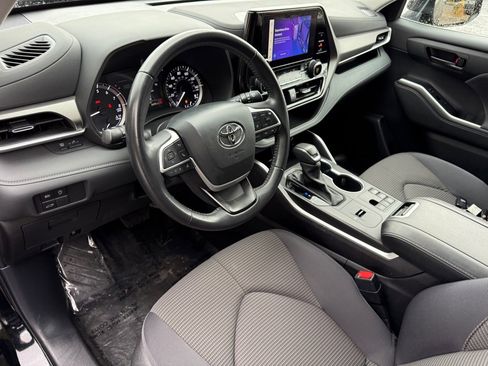 Certified 2025 Toyota Highlander LE image 15