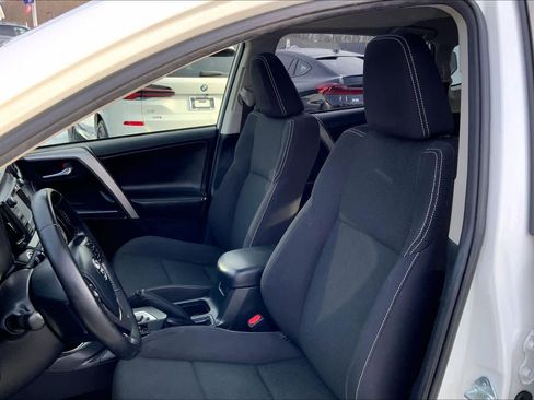Used 2018 Toyota RAV4 XLE image 8