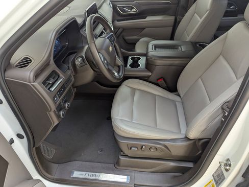 Used 2024 Chevrolet Suburban LT image 5