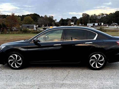 Used 2017 Honda Accord EX-L image 11