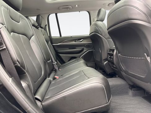 Used 2023 Jeep Grand Cherokee Limited w/ Luxury Tech Group II image 21