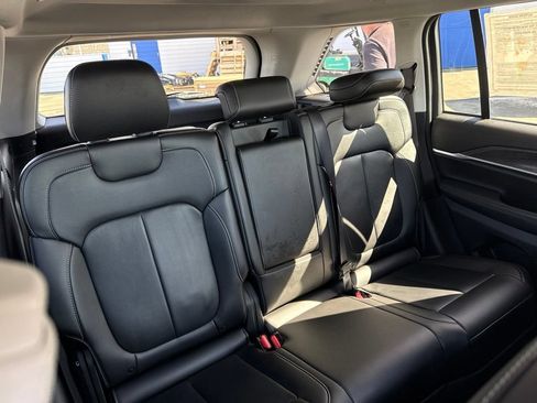 Used 2023 Jeep Grand Cherokee Limited AWD/4WD image 30