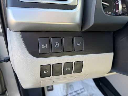 Used 2019 Toyota Highlander Limited image 11