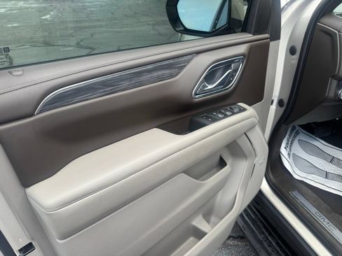 Used 2022 GMC Yukon SLT w/ SLT Luxury Package AWD/4WD image 19