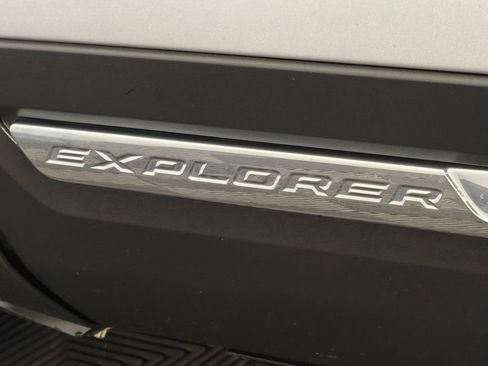 Used 2017 Ford Explorer Limited w/ Equipment Group 301A AWD/4WD image 67