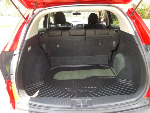 Used 2017 Honda HR-V LX image 9