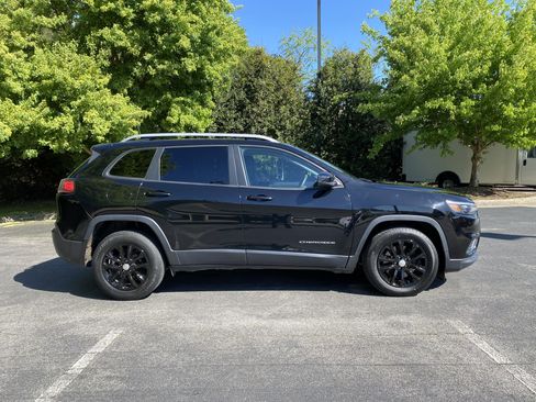 Used 2020 Jeep Cherokee Latitude FWD image 10