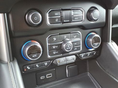 Used 2024 Chevrolet Tahoe Premier AWD/4WD image 25