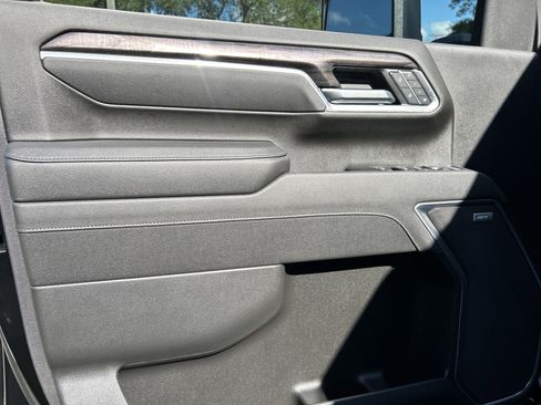 Used 2025 Chevrolet Silverado 2500 LTZ w/ LTZ Convenience Package image 19