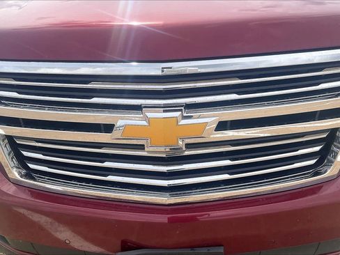 Used 2019 Chevrolet Suburban Premier w/ Premier Plus Edition AWD/4WD image 32