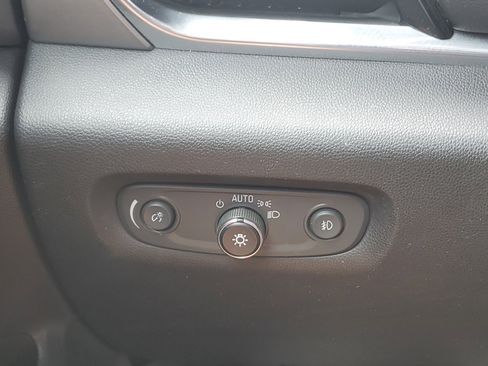 Used 2018 Chevrolet Traverse LT image 19