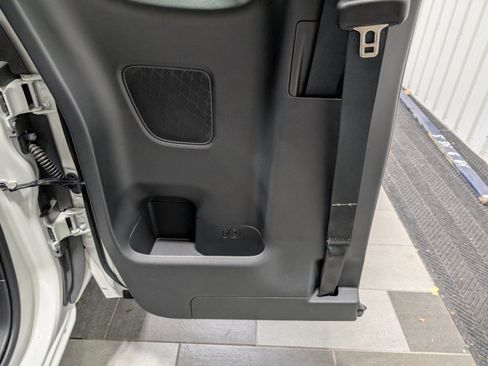 Used 2024 Nissan Frontier S w/ Technology Package image 8