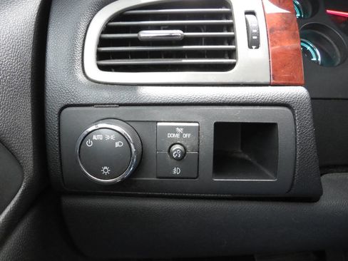 Used 2013 Chevrolet Avalanche LS RWD image 16