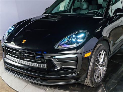 Used 2026 Porsche Macan AWD/4WD image 11