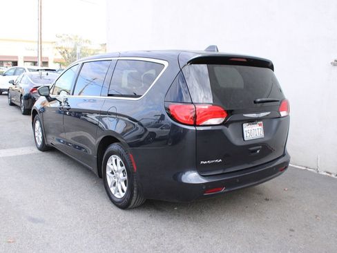 Used 2019 Chrysler Pacifica LX image 5