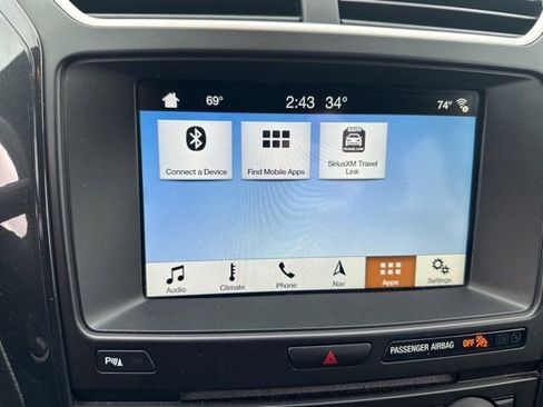 Used 2017 Ford Explorer XLT w/ XLT Technology Feature Bundle image 24