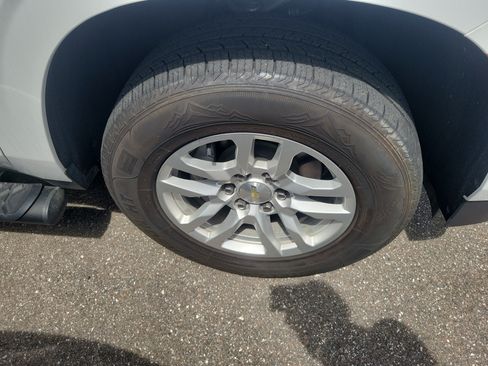 Used 2021 Chevrolet Suburban LT RWD image 4