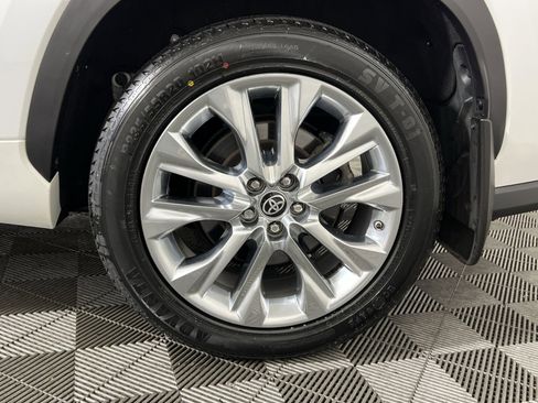 Used 2023 Toyota Highlander Limited image 12