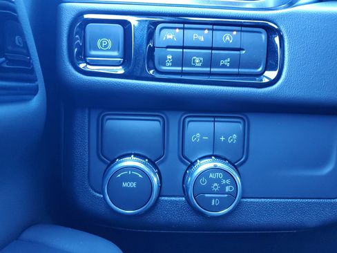 New 2026 GMC Yukon Elevation image 28