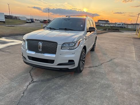 Used 2023 Lincoln Navigator Reserve image 5
