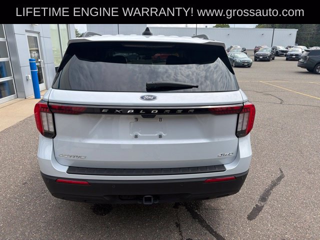 Used 2025 Ford Explorer Active AWD/4WD image 6