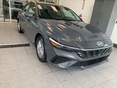 New 2025 Hyundai Elantra SE
