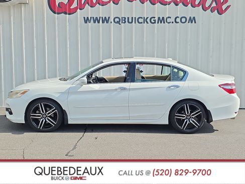 Used 2017 Honda Accord Touring image 4