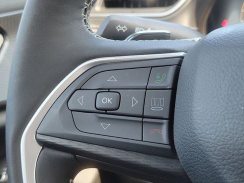 Used 2025 Jeep Grand Cherokee Altitude AWD/4WD image 12