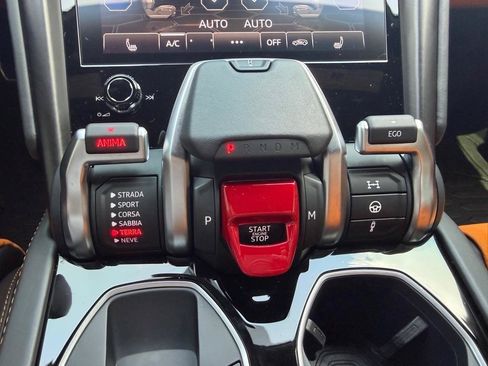 Used 2022 Lamborghini Urus AWD/4WD image 29