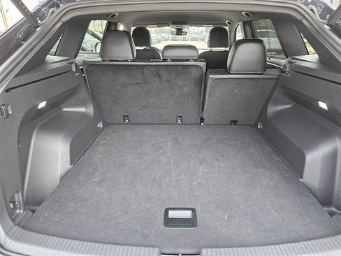 Used 2025 Volkswagen Atlas Cross Sport SE image 24