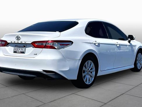 Used 2018 Toyota Camry LE FWD image 12