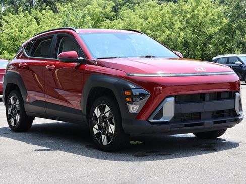Used 2024 Hyundai Kona SEL AWD/4WD image 3