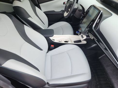 Used 2017 Toyota Prius Prime Advanced FWD image 14