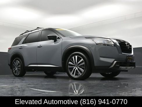 Used 2022 Nissan Pathfinder Platinum w/ Cargo Package AWD/4WD image 33