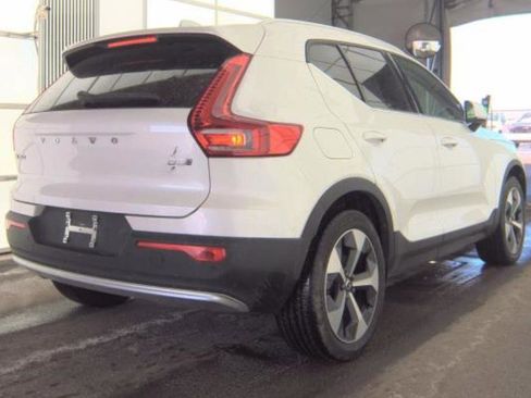Used 2025 Volvo XC40 B5 Plus AWD/4WD image 3