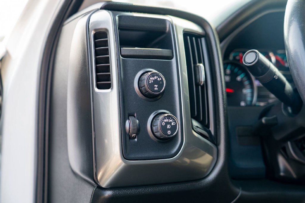 Used 2018 Chevrolet Silverado 1500 LT w/ LT Eassist Package AWD/4WD image 15