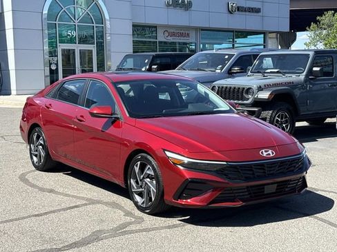 Used 2025 Hyundai Elantra SEL FWD image 1