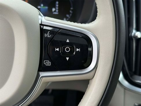 Used 2019 Volvo S60 T8 Inscription image 32