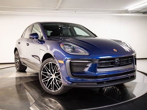 Certified 2025 Porsche Macan AWD/4WD image 9