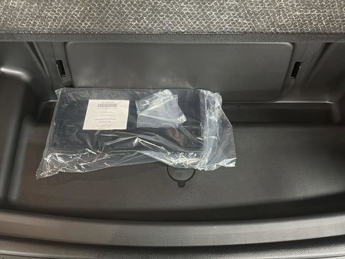 New 2026 Jeep Grand Cherokee L Limited w/ Luxury Tech Group II image 38