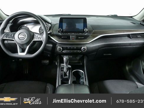 Used 2024 Nissan Altima 2.5 SV FWD image 18