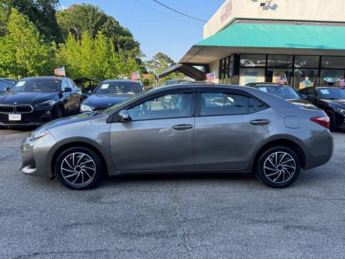 Used 2018 Toyota Corolla LE FWD image 8