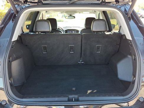 Used 2022 GMC Terrain SLT image 29