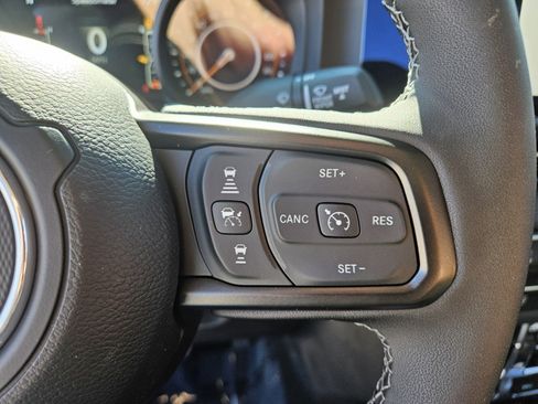 Used 2025 Jeep Gladiator Rubicon w/ Convenience Group image 26