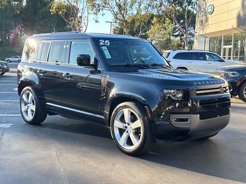 Certified 2025 Land Rover Defender 110 X-Dynamic SE image 6