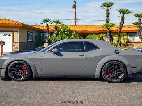 Used 2018 Dodge Challenger SRT Hellcat image 3