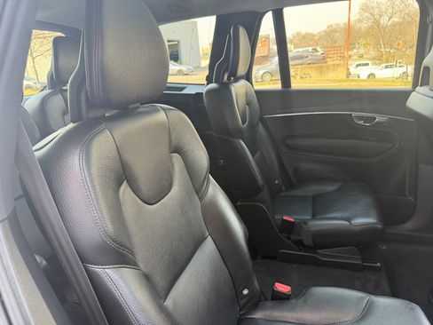 Used 2020 Volvo XC90 T6 Momentum w/ Protection Package Premier image 21