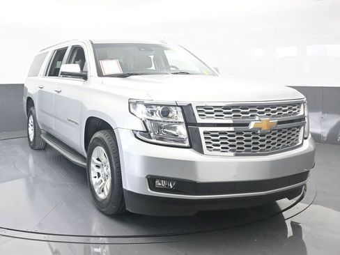 Used 2020 Chevrolet Suburban LT image 9